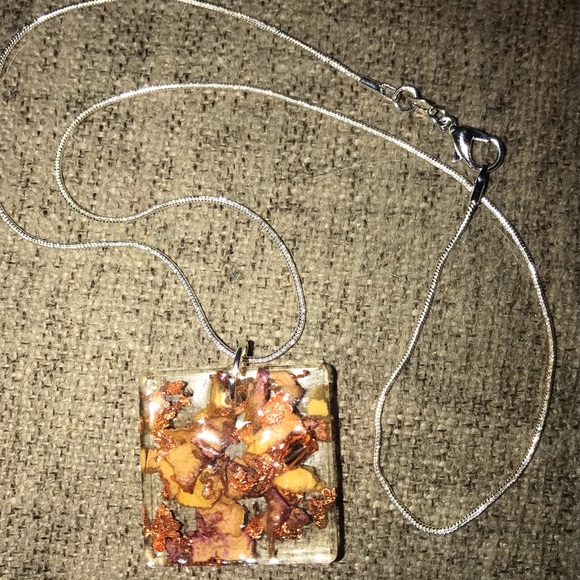 Handmade Burnt Rose Petals & Copper Flakes Pressed Flower Resin Square Necklace - Picture 4 of 13